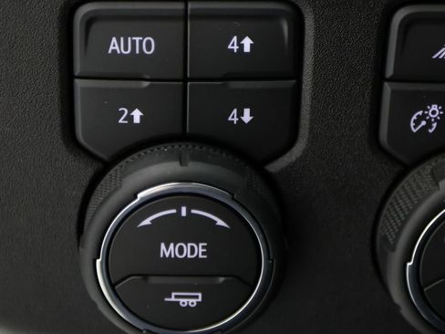 Used 2026 Chevrolet Silverado 2500 High Country w/ High Country Premium Package AWD/4WD image 24