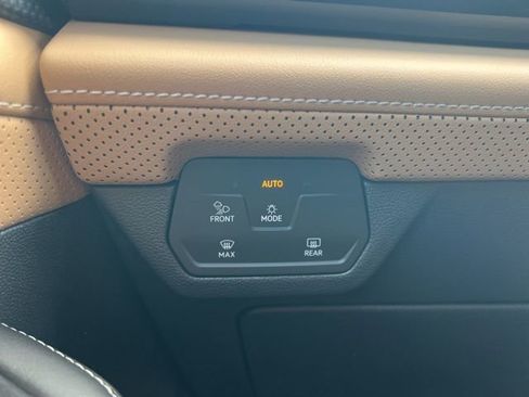 New 2026 Volkswagen Atlas Cross Sport SEL R-Line AWD/4WD image 21