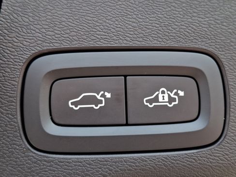 Certified 2023 Volvo XC60 B5 Plus w/ Climate Package AWD/4WD image 30