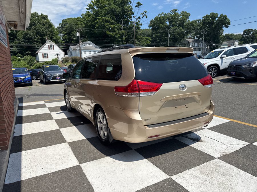 Used 2013 Toyota Sienna LE FWD image 4