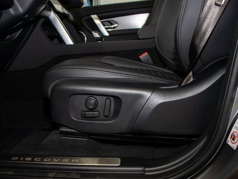 Certified 2025 Land Rover Discovery Sport Dynamic SE image 15