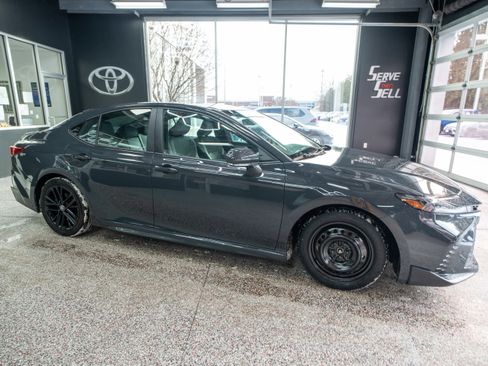 Used 2025 Toyota Camry SE w/ Convenience Package image 5