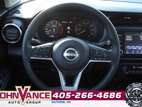 Used 2022 Nissan Kicks SV image 31