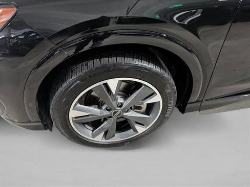 Used 2024 Audi Q4 e-tron Premium Plus w/ Premium Plus image 29