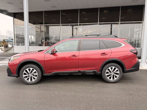 Used 2021 Subaru Outback Premium image 2