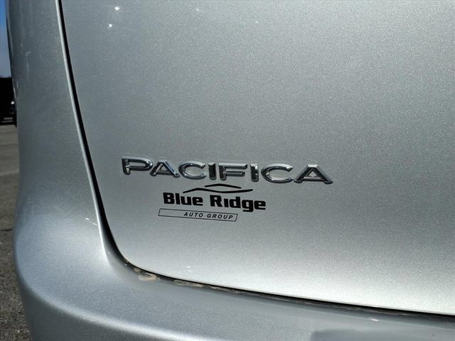 Used 2024 Chrysler Pacifica Touring-L FWD image 6