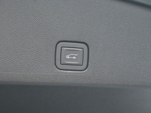 Certified 2025 Cadillac XT6 Sport w/ LPO, Floor Liner Package AWD/4WD image 12