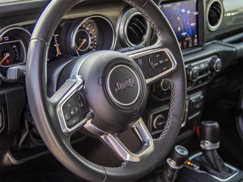 Used 2023 Jeep Gladiator Overland image 27