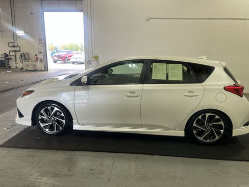 Used 2018 Toyota Corolla iM w/ All-Weather Mat Package FWD image 11