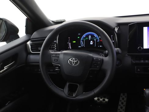 Used 2025 Toyota Camry SE w/ Convenience Package image 14