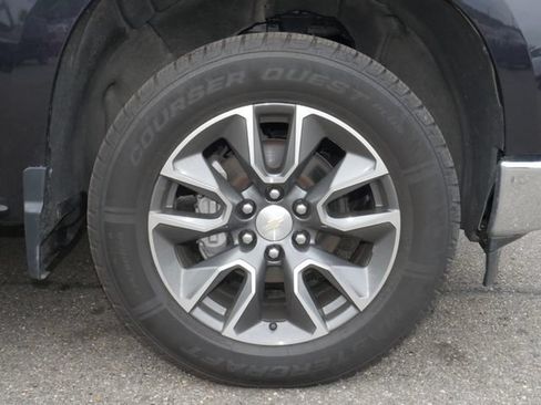 Used 2022 Chevrolet Silverado 1500 LT AWD/4WD image 12