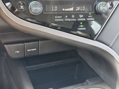 Used 2024 Toyota Camry SE image 19