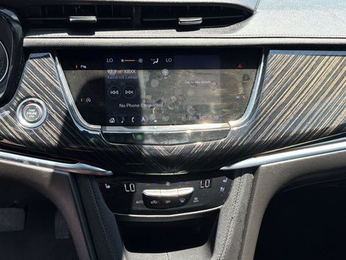 Used 2025 Cadillac XT6 Premium Luxury FWD image 19