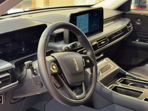 Used 2025 Lincoln Aviator AWD image 9