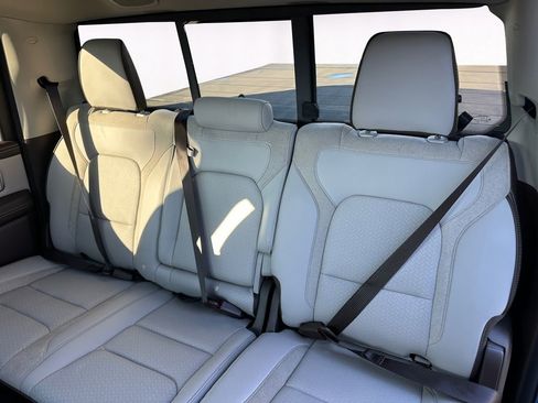 Used 2025 RAM 1500 Laramie image 13