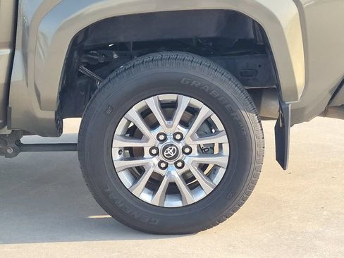 Used 2024 Toyota Tacoma Limited AWD/4WD image 27