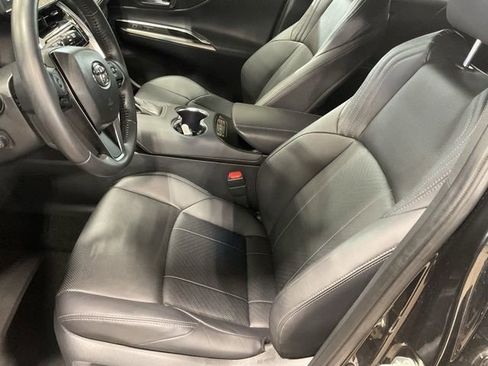 Used 2023 Toyota Venza Limited image 11