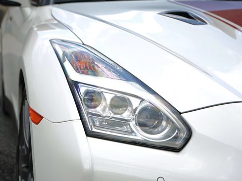 Used 2020 Nissan GT-R Premium AWD/4WD image 6