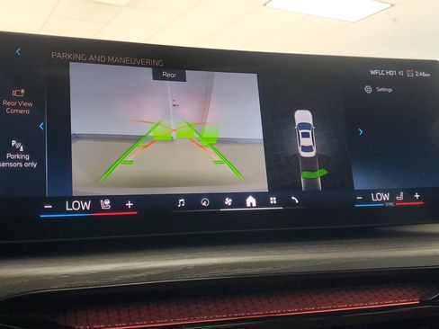 Used 2025 BMW 330i xDrive Sedan w/ M Sport Package image 32