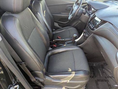 Used 2019 Chevrolet Trax LT w/ LT Convenience Package image 19