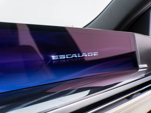 Certified 2025 Cadillac Escalade ESV Sport w/ LPO, ONYX Package image 31