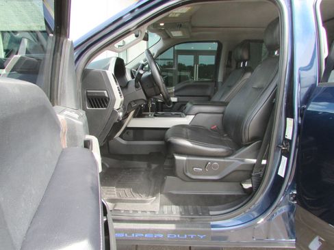 Used 2019 Ford F350 Lariat w/ Chrome Package image 9