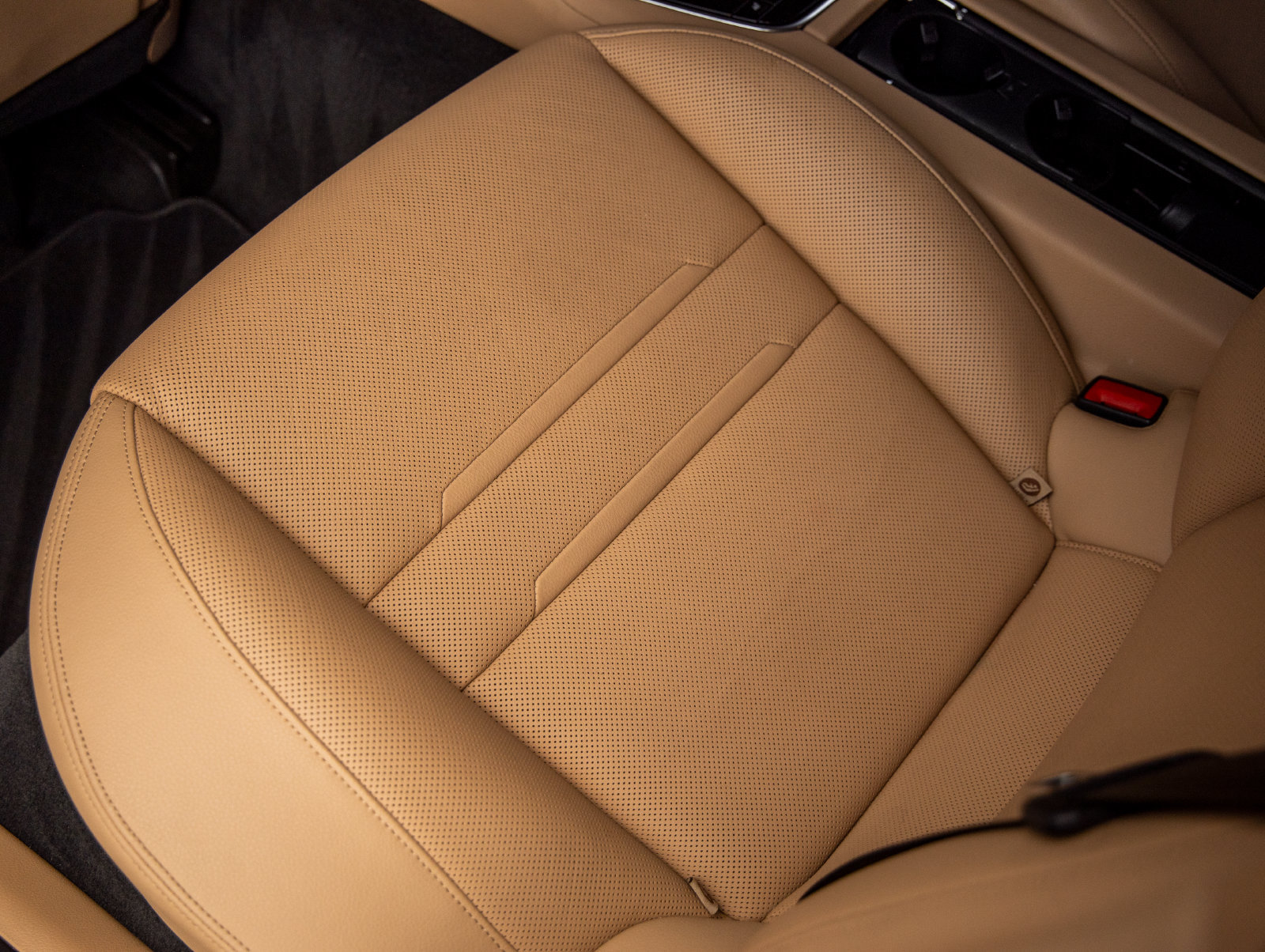 Certified 2023 Porsche Panamera Platinum Edition RWD image 34