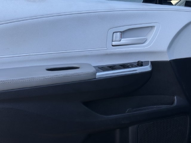 Used 2025 Toyota Sienna LE FWD image 25