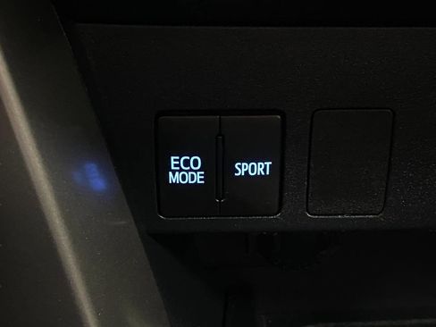 Used 2018 Toyota RAV4 LE w/ All Weather Liner Package AWD/4WD image 24