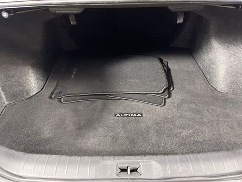 Used 2024 Nissan Altima 2.5 SV FWD image 45