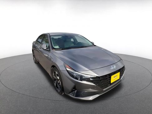 Used 2023 Hyundai Elantra Limited FWD image 2
