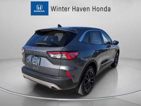 Used 2022 Ford Escape SE image 8