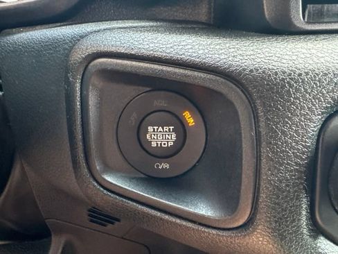 Certified 2025 Jeep Wrangler Sport AWD/4WD image 17
