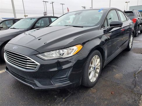 Used 2020 Ford Fusion SE image 1