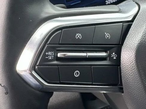 Used 2025 Chevrolet Equinox LT FWD image 31