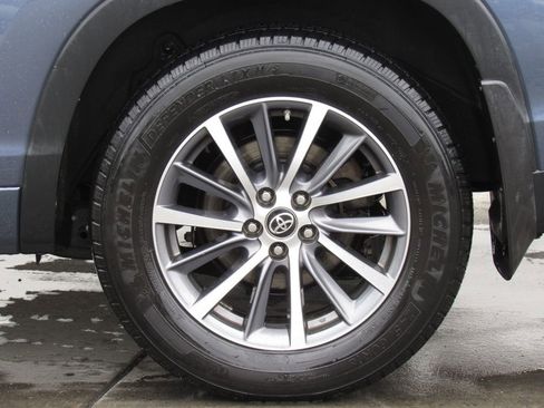 Used 2017 Toyota Highlander XLE AWD/4WD image 40