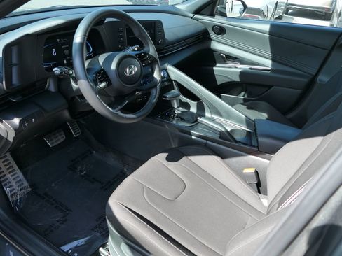 Used 2025 Hyundai Elantra Sport FWD image 10