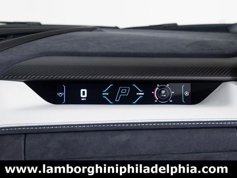 Used 2025 Lamborghini Revuelto image 35