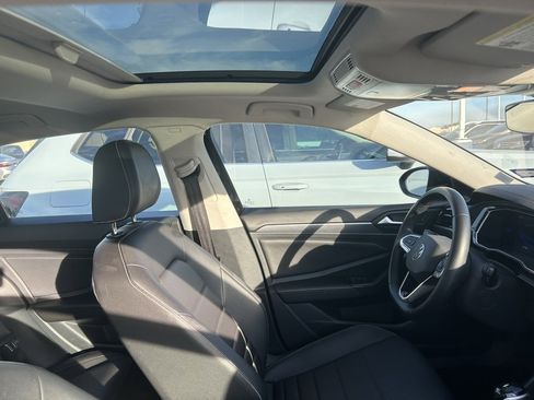 Used 2024 Volkswagen Jetta SE image 4