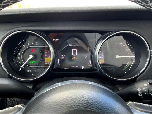 Used 2022 Jeep Wrangler Unlimited Sahara image 24