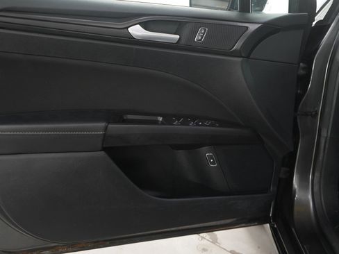 Used 2018 Ford Fusion SE w/ Equipment Group 601A image 17