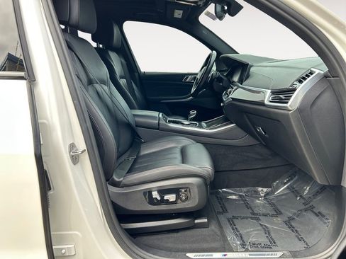 Used 2022 BMW X5 M50i w/ Premium Package image 11