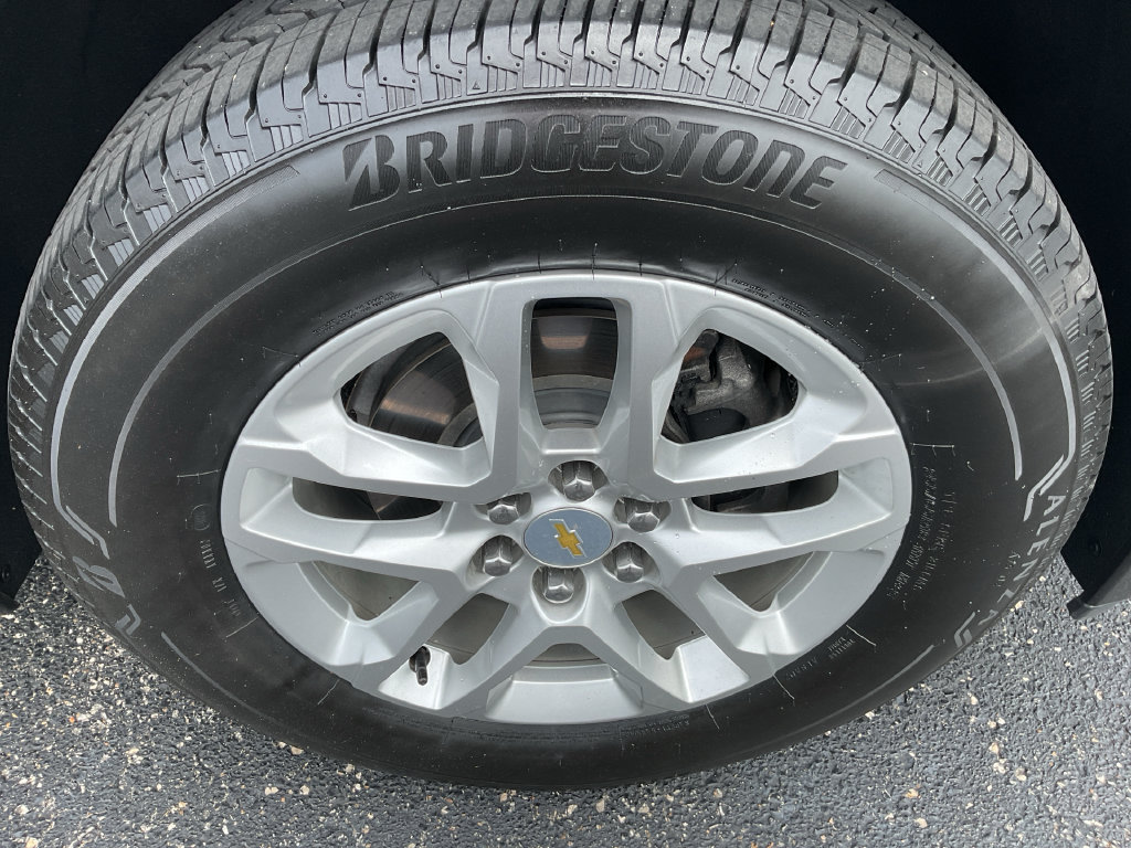 Used 2024 Chevrolet Traverse LS w/ Safety Package AWD/4WD image 9