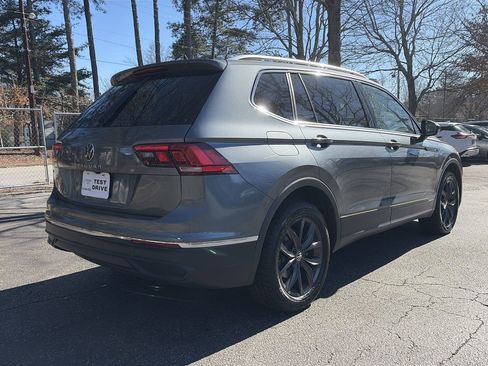 Used 2024 Volkswagen Tiguan SE image 5