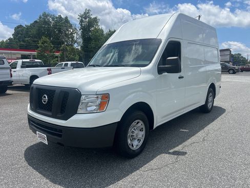 Used 2020 Nissan NV 2500 SV w/ Back Door Glass Package image 7