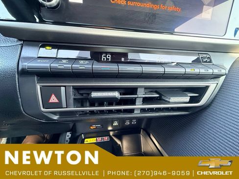 Used 2026 Toyota Camry SE FWD image 9