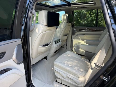 Certified 2024 Cadillac Escalade Sport Platinum w/ LPO, ONYX Package AWD/4WD image 23