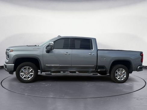 Used 2025 Chevrolet Silverado 2500 High Country w/ High Country Premium Package AWD/4WD image 3