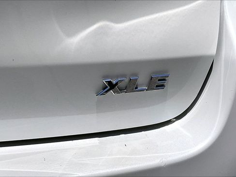 Used 2017 Toyota Highlander XLE FWD image 21
