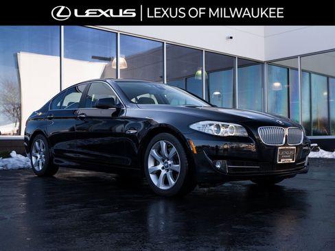 Used 2013 BMW 550i xDrive Sedan image 1